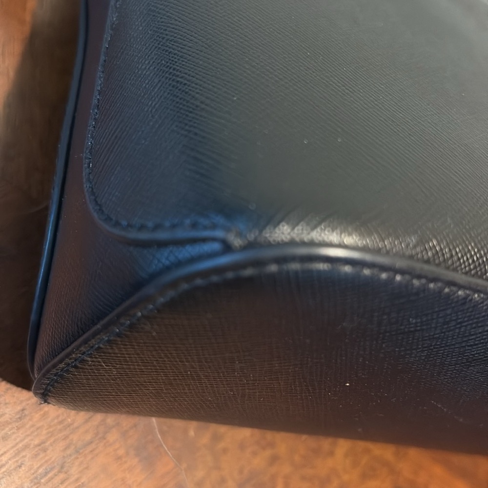 Kate Spade  Crossbody bag  Saffiano Leather  black   sweetheart cut front & back - Picture 12 of 16